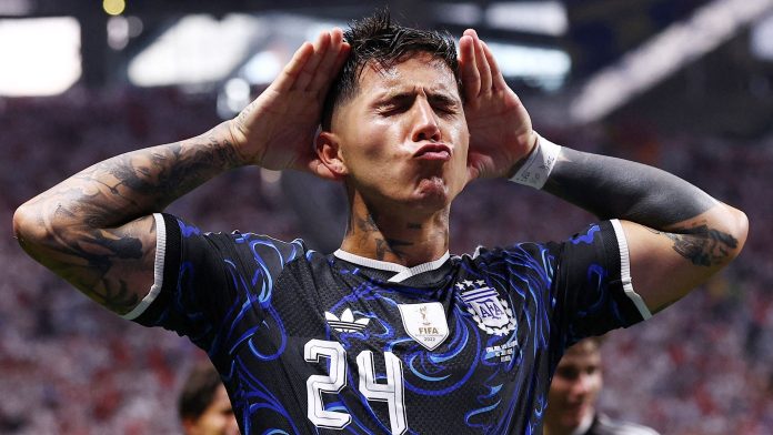 Tensión con Enzo Fernández en Chelsea tras su gol a Inglaterra en el Mundial y el coqueteo con el City: el cruce de los fanáticos en pleno partido