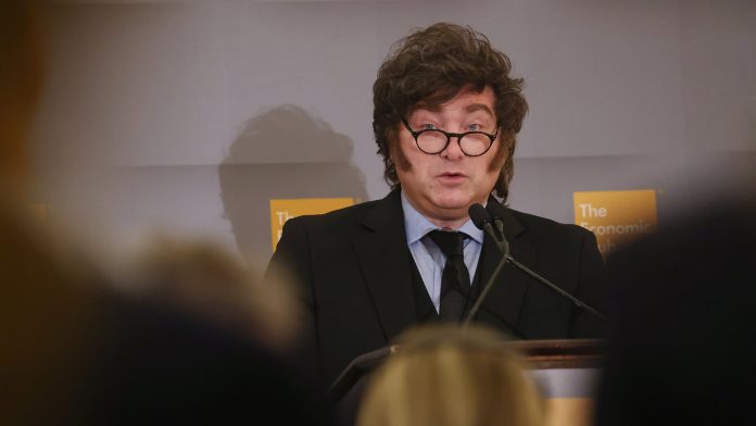 Cayó la confianza en el Gobierno e igualó la peor medición de la era Milei