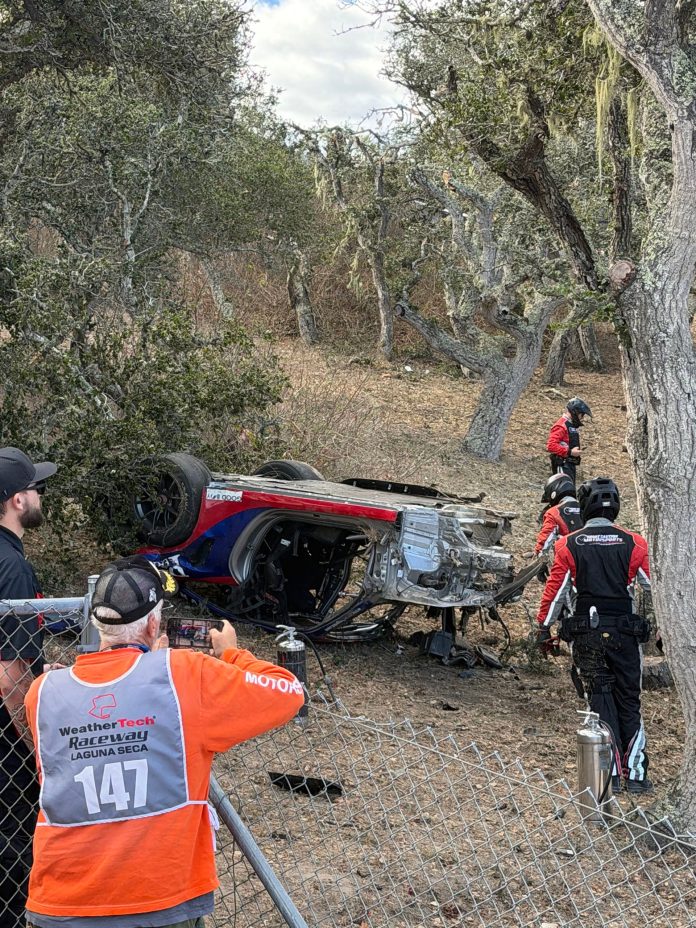 El estremecedor accidente en una de las curvas más peligrosas del mundo que terminó con un auto partido a la mitad