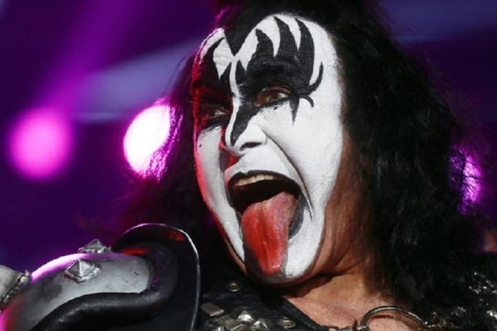Gene Simmons nombra su banda pop favorita: «Si voy en el auto, subo el volumen»