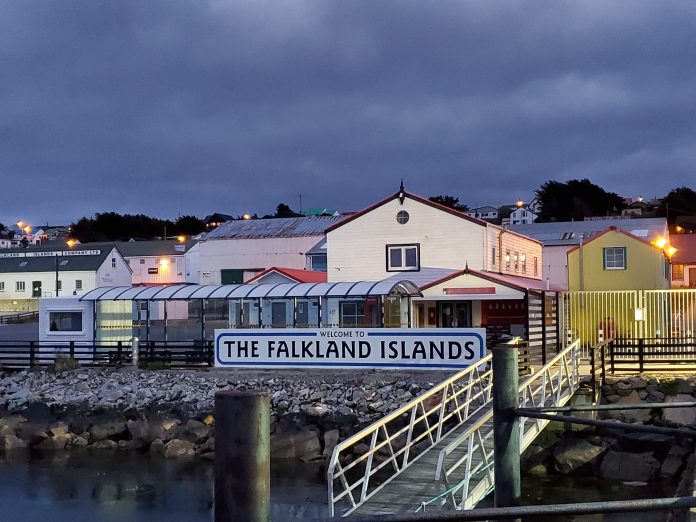 La Asamblea Legislativa de Malvinas defendió el derecho de los isleños a decidir su futuro