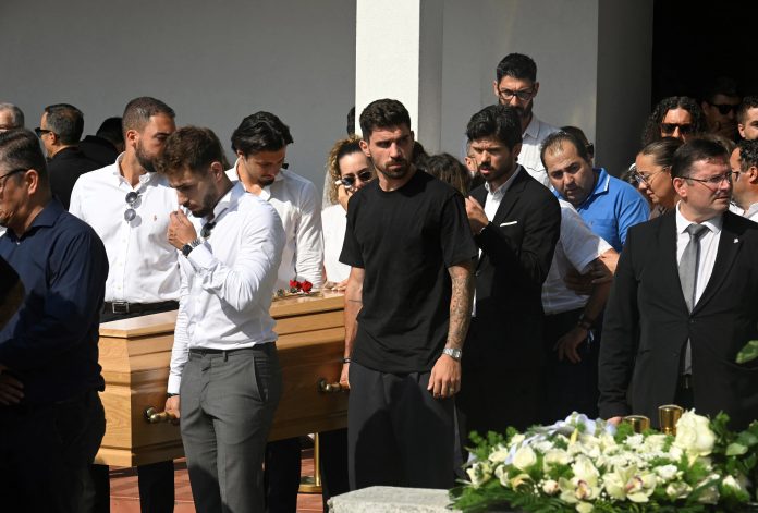 La reacción de una estrella del fútbol portugués cuando los aficionados se burlaron de su compañero fallecido: “Dios los está viendo”
