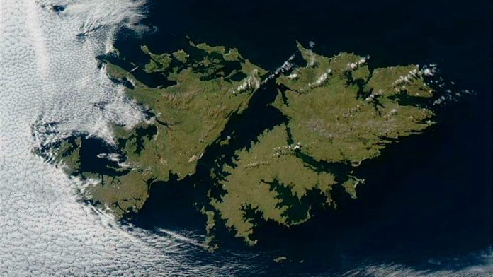 Milei anunció la construcción de una base naval en Tierra del Fuego y endurecimiento de sanciones a petroleras que operen en Malvinas
