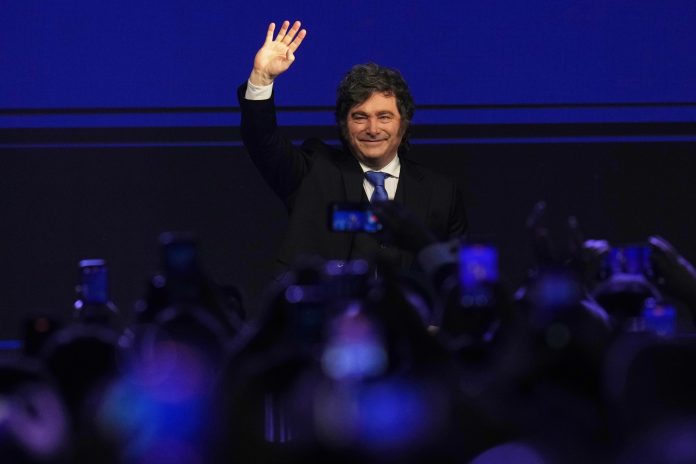 Milei aprovechó el viaje a Misiones para consolidar LLA como opción para el 2027 pero tuvo que esquivar una protesta