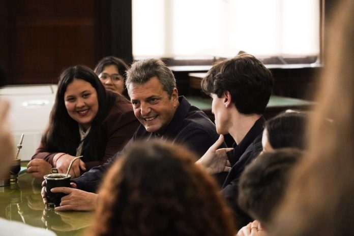 Sergio Massa participó en un acto con jóvenes del Frente Renovador: “No es hora de candidaturas”
