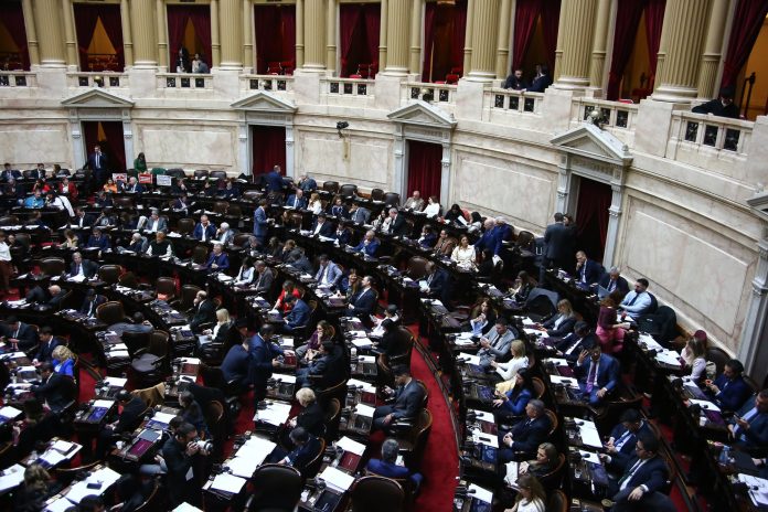 Diputados: tras la fallida sesión, la oposición expone en minoría por qué busca derogar el decreto 70