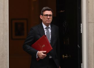 El primer ministro del Reino Unido ratificó ante el Parlamento las “más firmes medidas” para defender la soberanía británica sobre las Malvinas