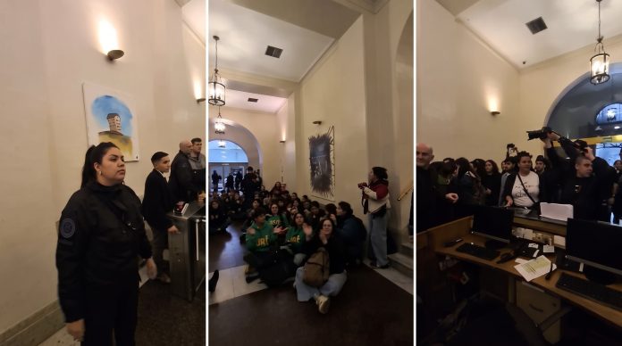 Estudiantes universitarios realizaron una sentada en el Palacio Pizzurno y pidieron que se aplique la Ley de Financiamiento