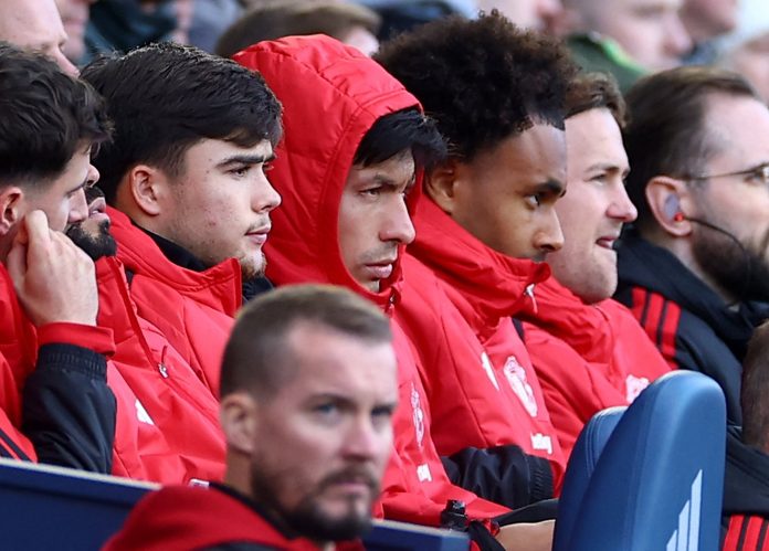 Manchester United volvió a perder y Gary Neville lanzó una dura advertencia: qué dijo sobre Lisandro Martínez y la crisis interna