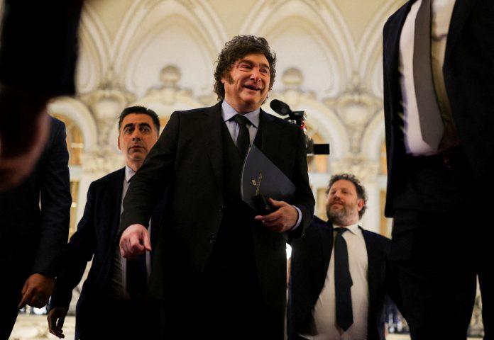 Milei y el costo de no aflojar: los límites de sus aliados y el malestar de la Iglesia antes de la llegada del Papa