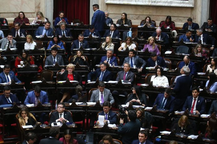 Presentaron un proyecto para suspender la dieta a los diputados que insulten en el Congreso
