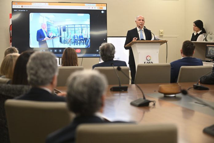 Ricardo Lorenzetti: “El problema es que la inteligencia humana se parece cada vez más a la artificial”